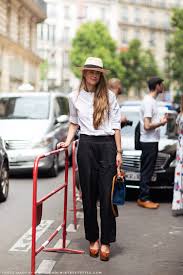 typical attire of women in Singapore