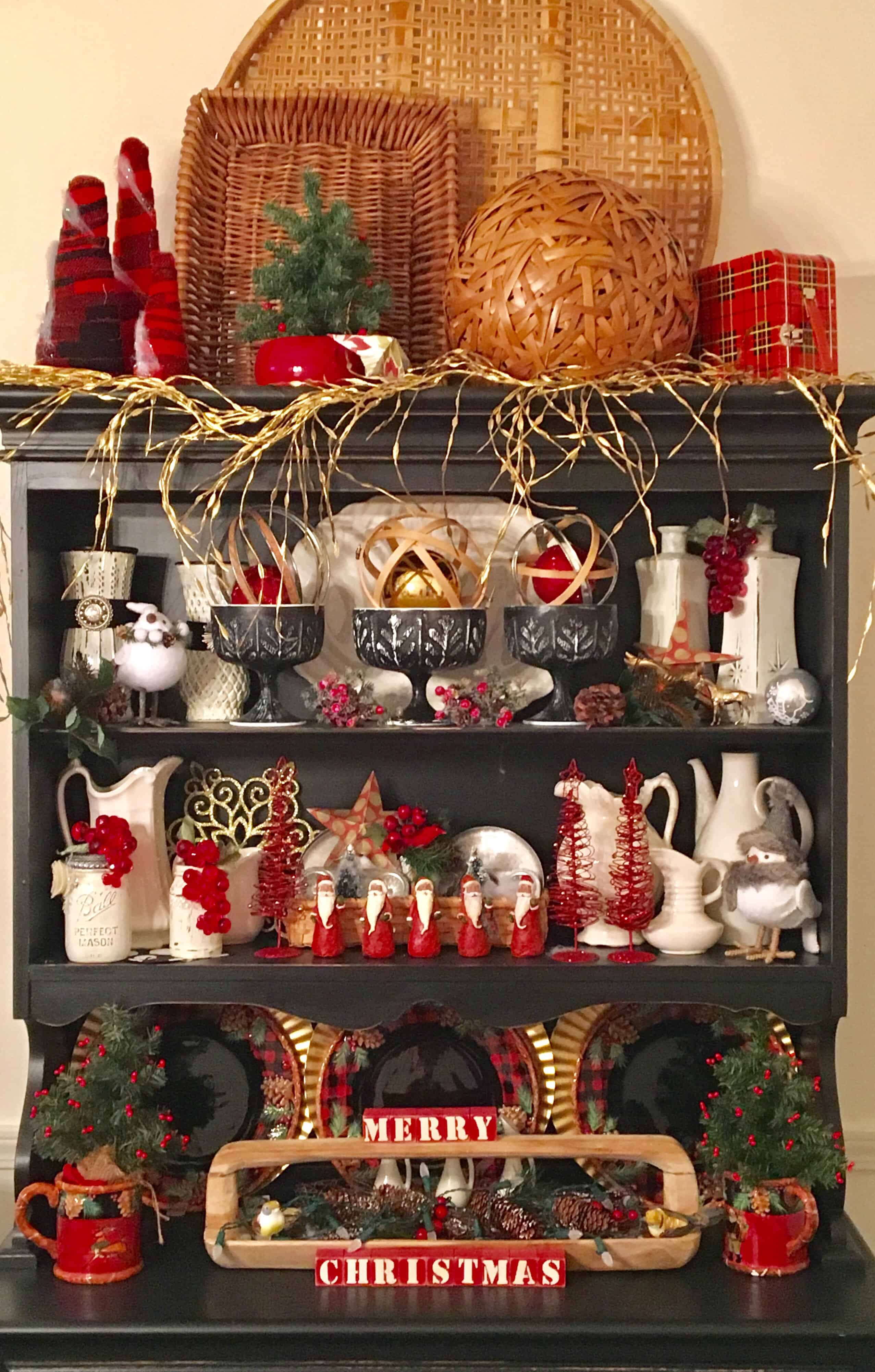 Christmas hutch/2016