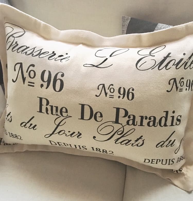 Placemat from a pillow/DIY