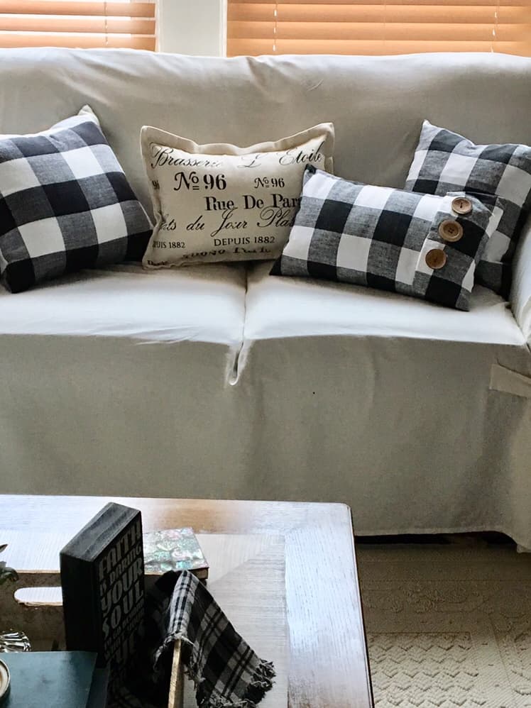 DIY/ black and white pillow 