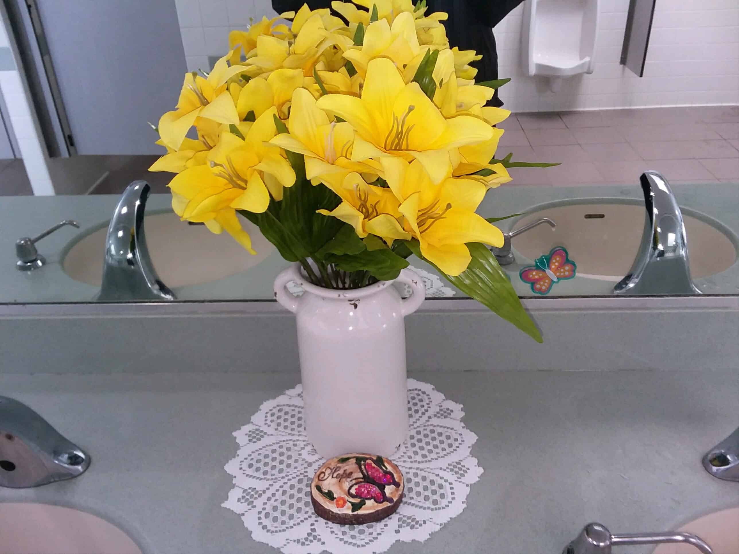 flowers at rest stop/inspirational | goodthoughtsgoodlives flowers at rest stop/inspirational