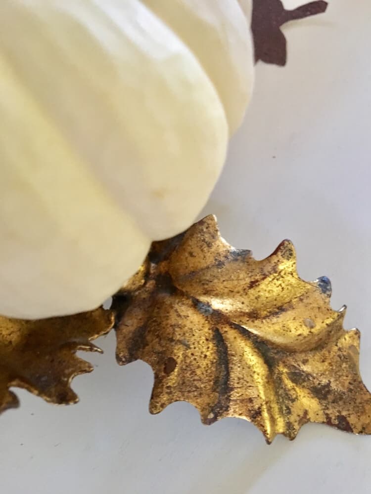 DIY/decorating/white pumpkin