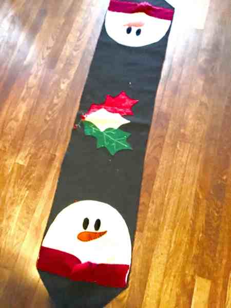 Christmas felt runner /DIY | goodthoughtsgoodlives Christmas felt runner /DIY