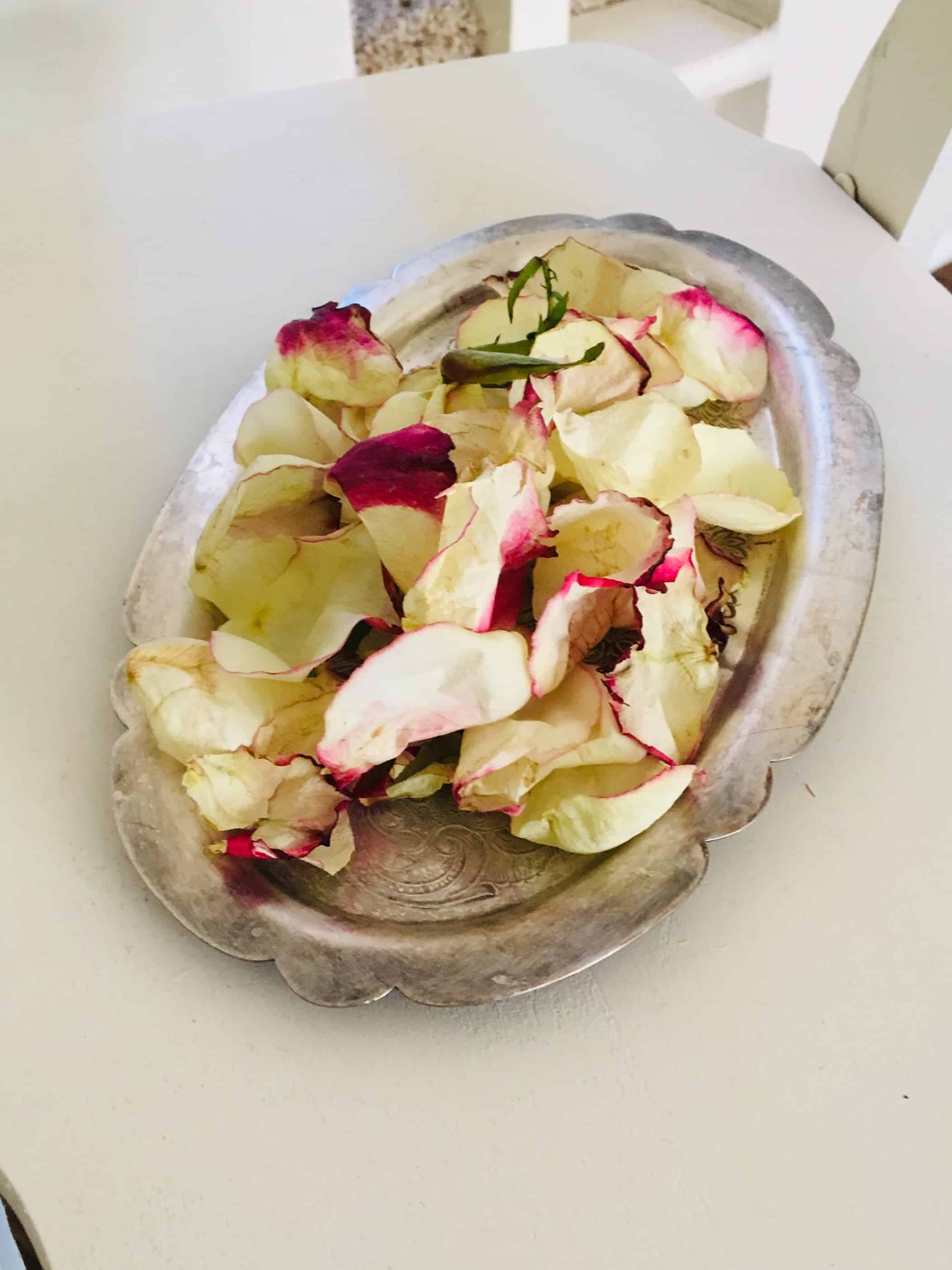 DIY/decorating/rosepetals