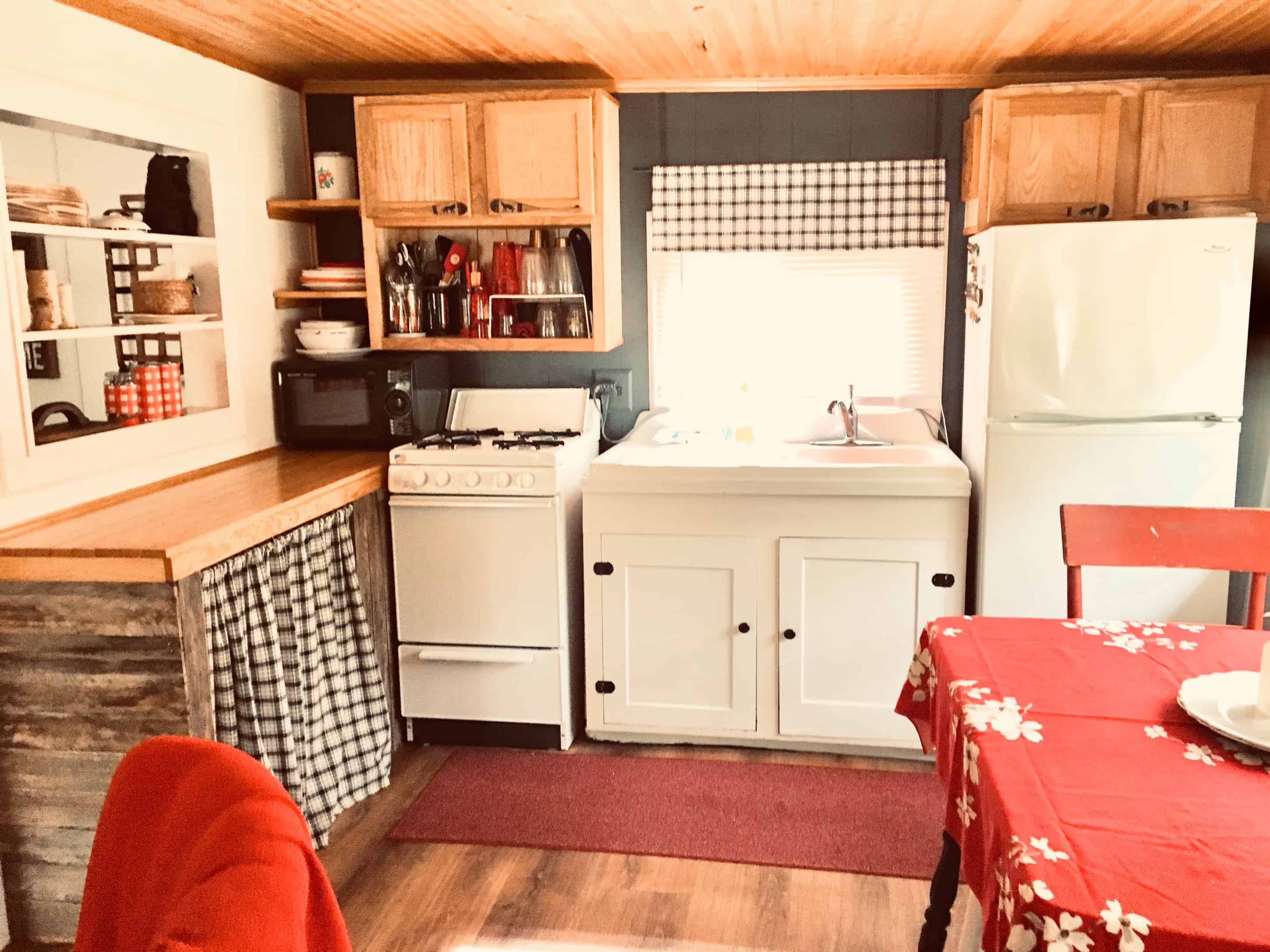 kitchen cabin //spring