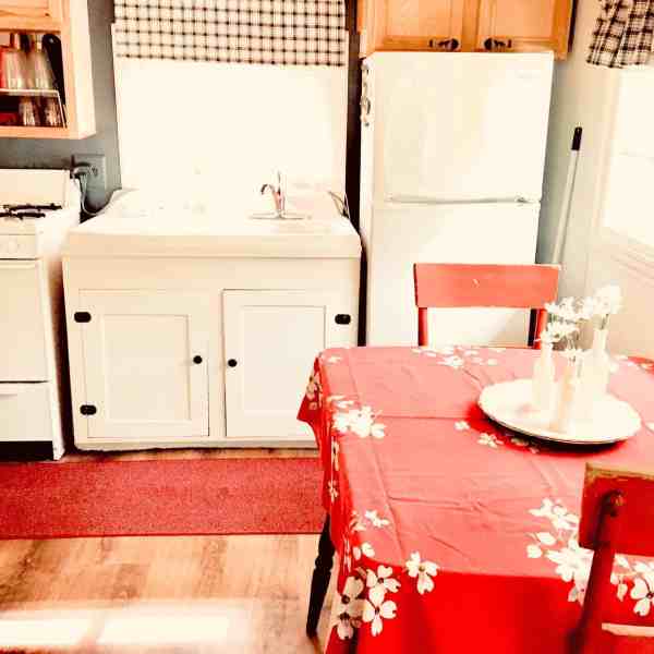 red and white kitchen/great finds | goodthoughtsgoodlives red and white kitchen/great finds