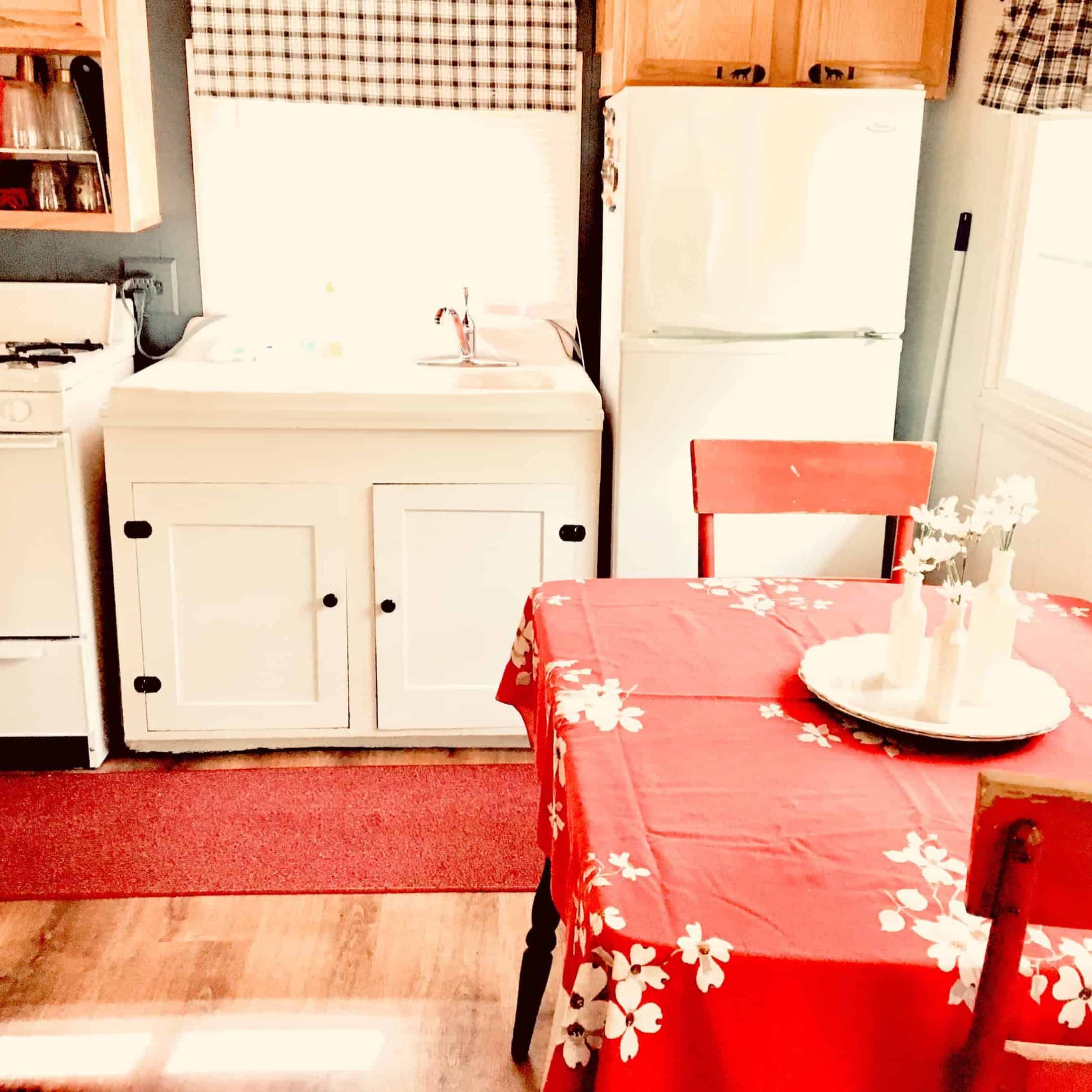 red and white kitchen/great finds