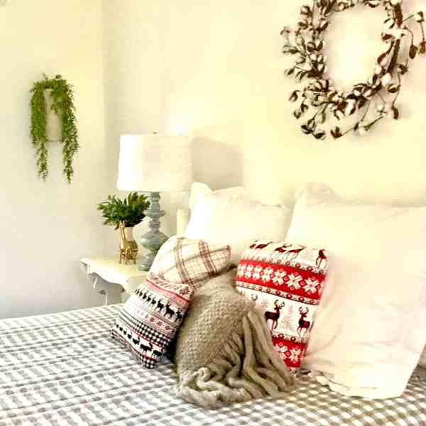 IMG_1289-1 | goodthoughtsgoodlives pictures of cabin bedroom/decorating