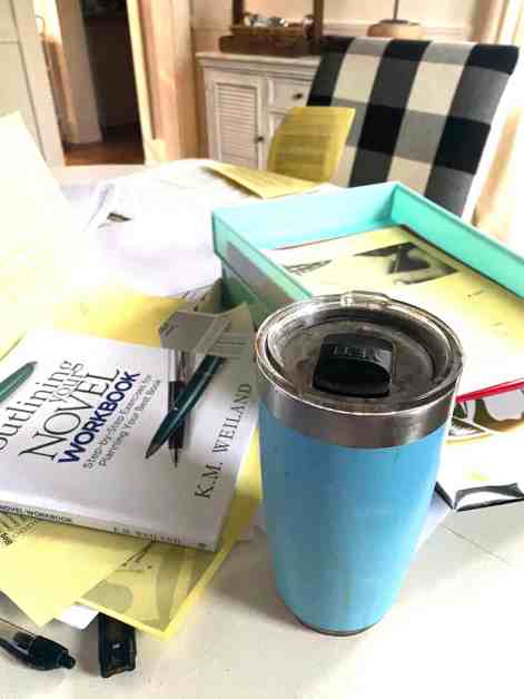 picture of a messy table/combat messiness