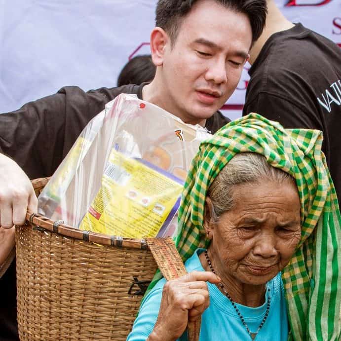 volunteers helping an elderly woman in vietnam/dreaming